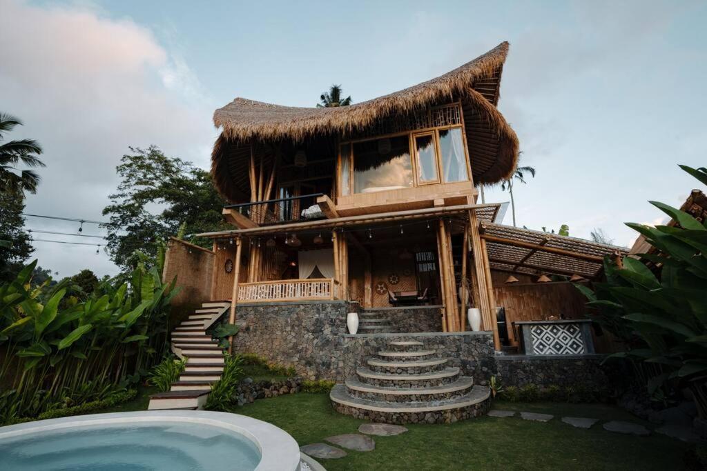 Makerti Bali~Bamboo House Villa Selat ภายนอก รูปภาพ