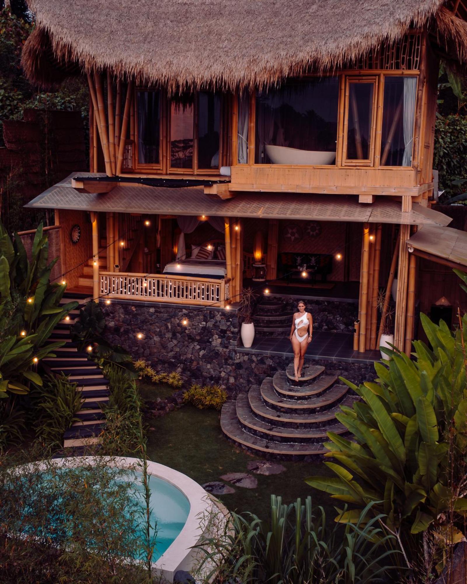 Makerti Bali~Bamboo House Villa Selat ภายนอก รูปภาพ