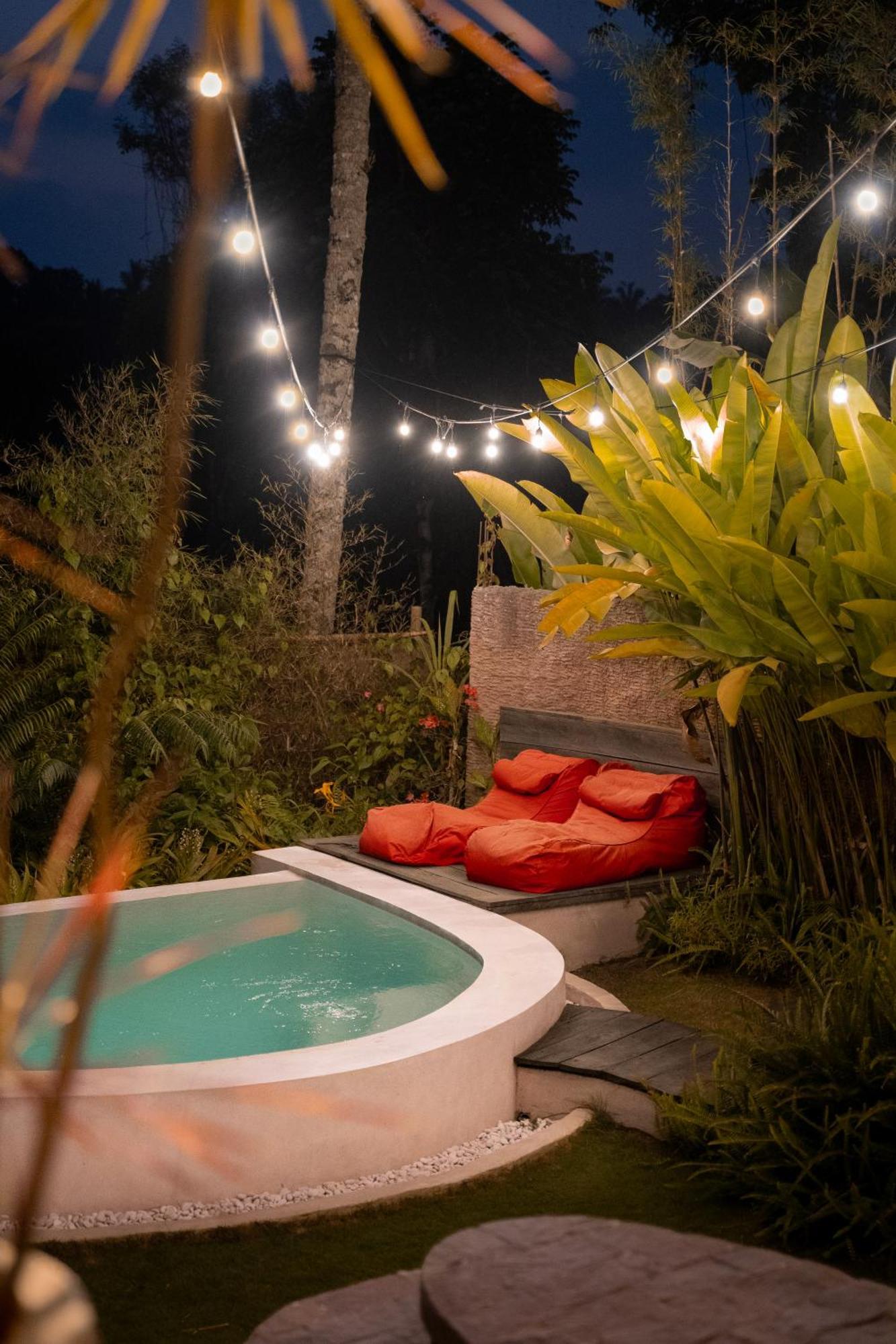 Makerti Bali~Bamboo House Villa Selat ภายนอก รูปภาพ