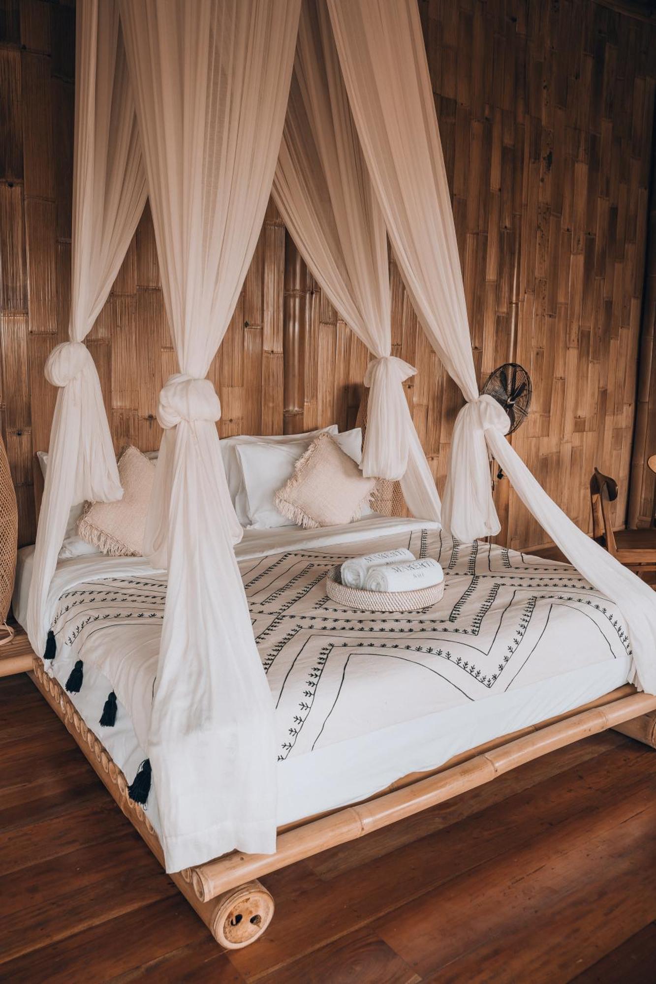 Makerti Bali~Bamboo House Villa Selat ภายนอก รูปภาพ