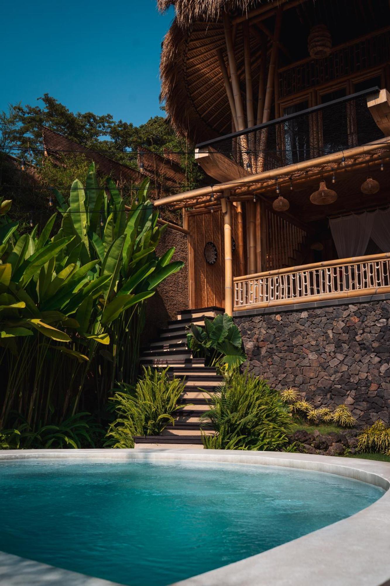Makerti Bali~Bamboo House Villa Selat ภายนอก รูปภาพ