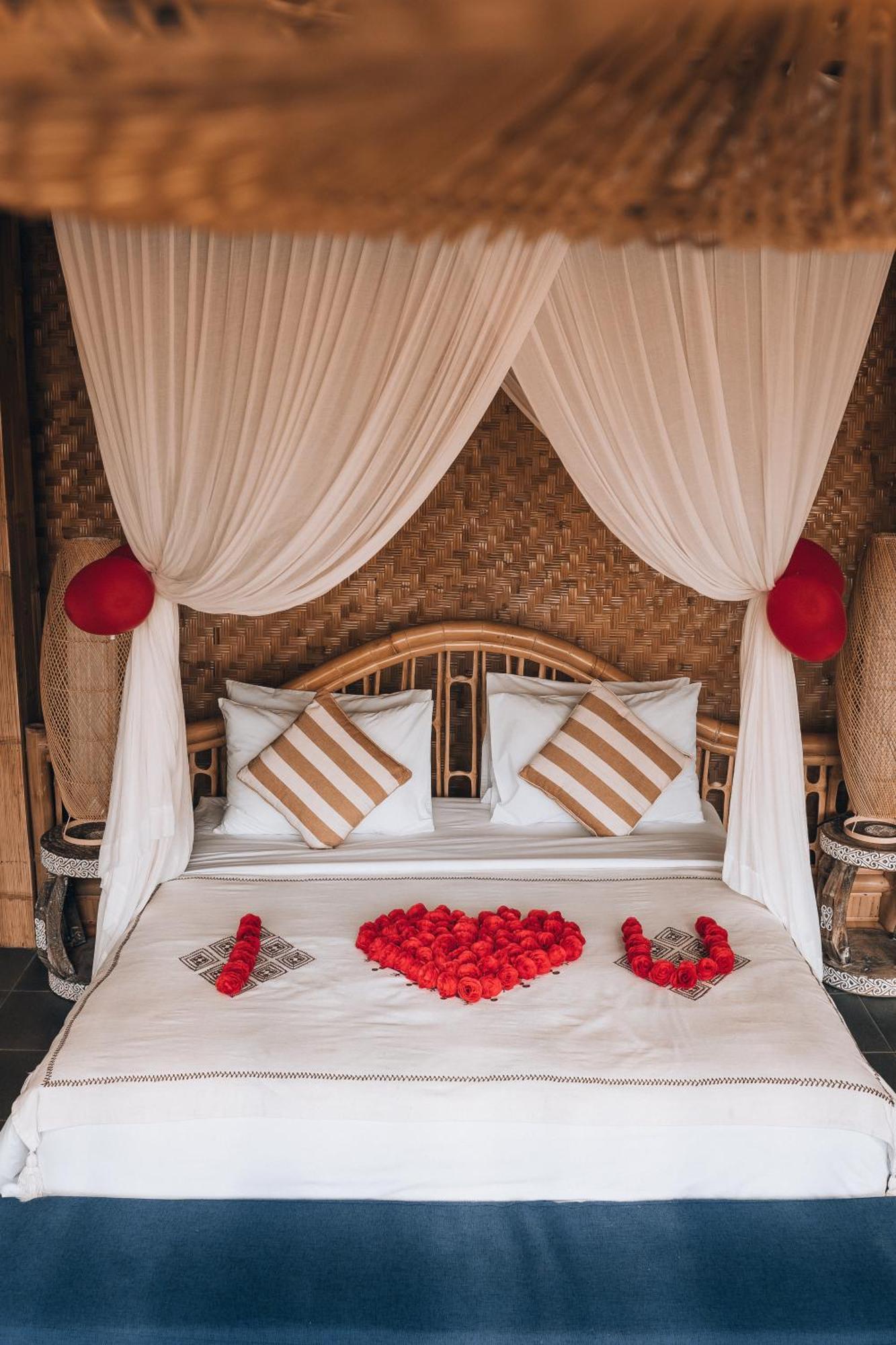 Makerti Bali~Bamboo House Villa Selat ภายนอก รูปภาพ