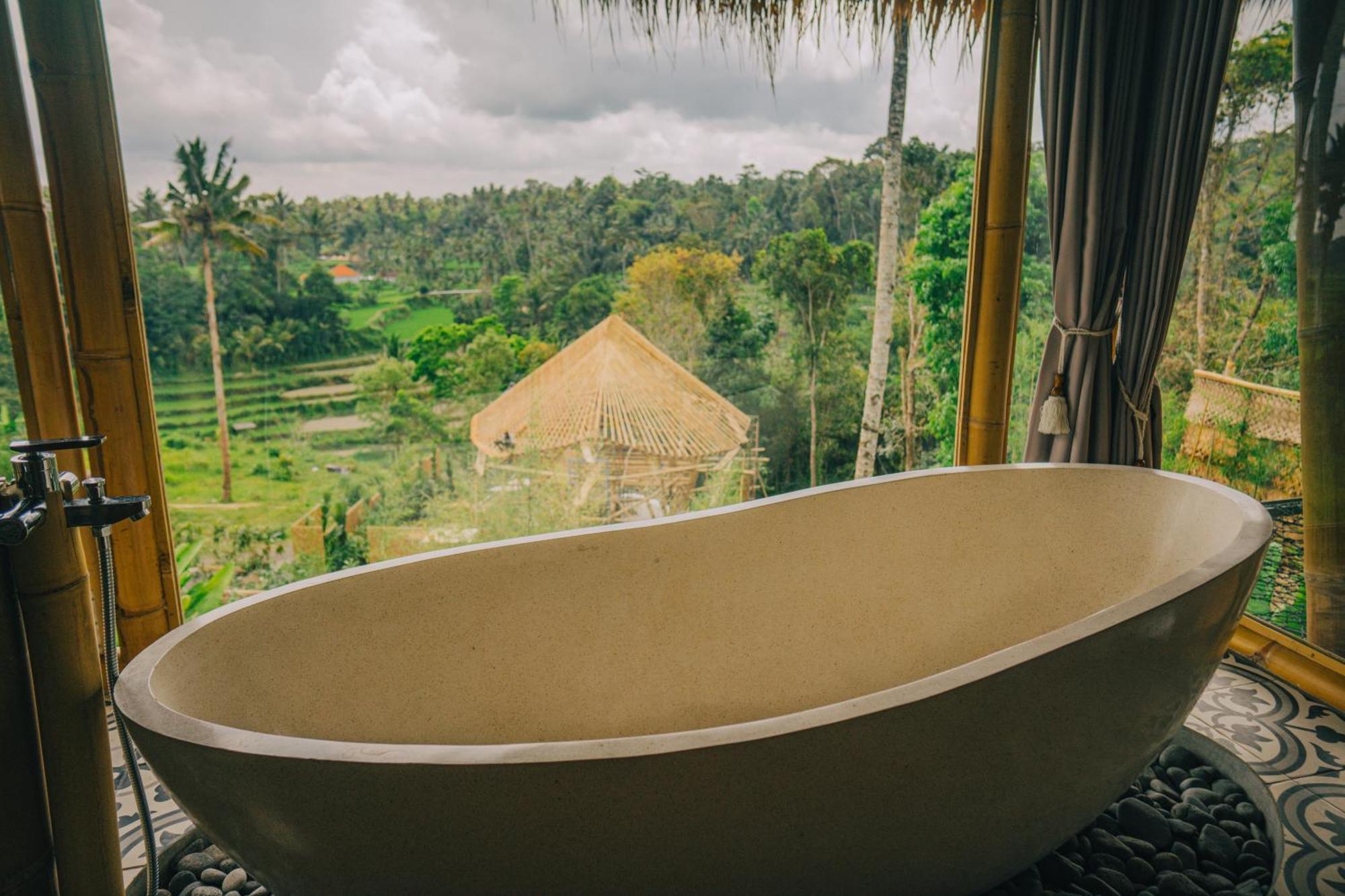 Makerti Bali~Bamboo House Villa Selat ภายนอก รูปภาพ